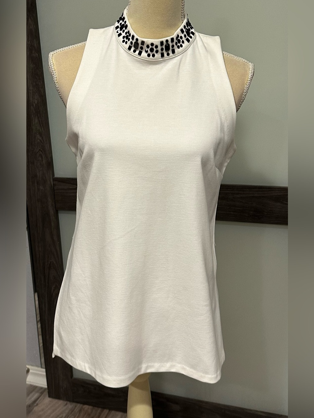 NWOT Michael Kors Women's Sleeveless Blouse White Medium Black Beaded Neckline